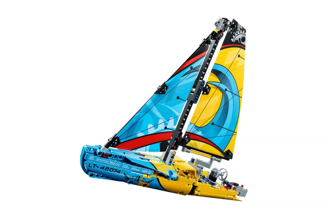3 LEGO Technic Racing Yacht