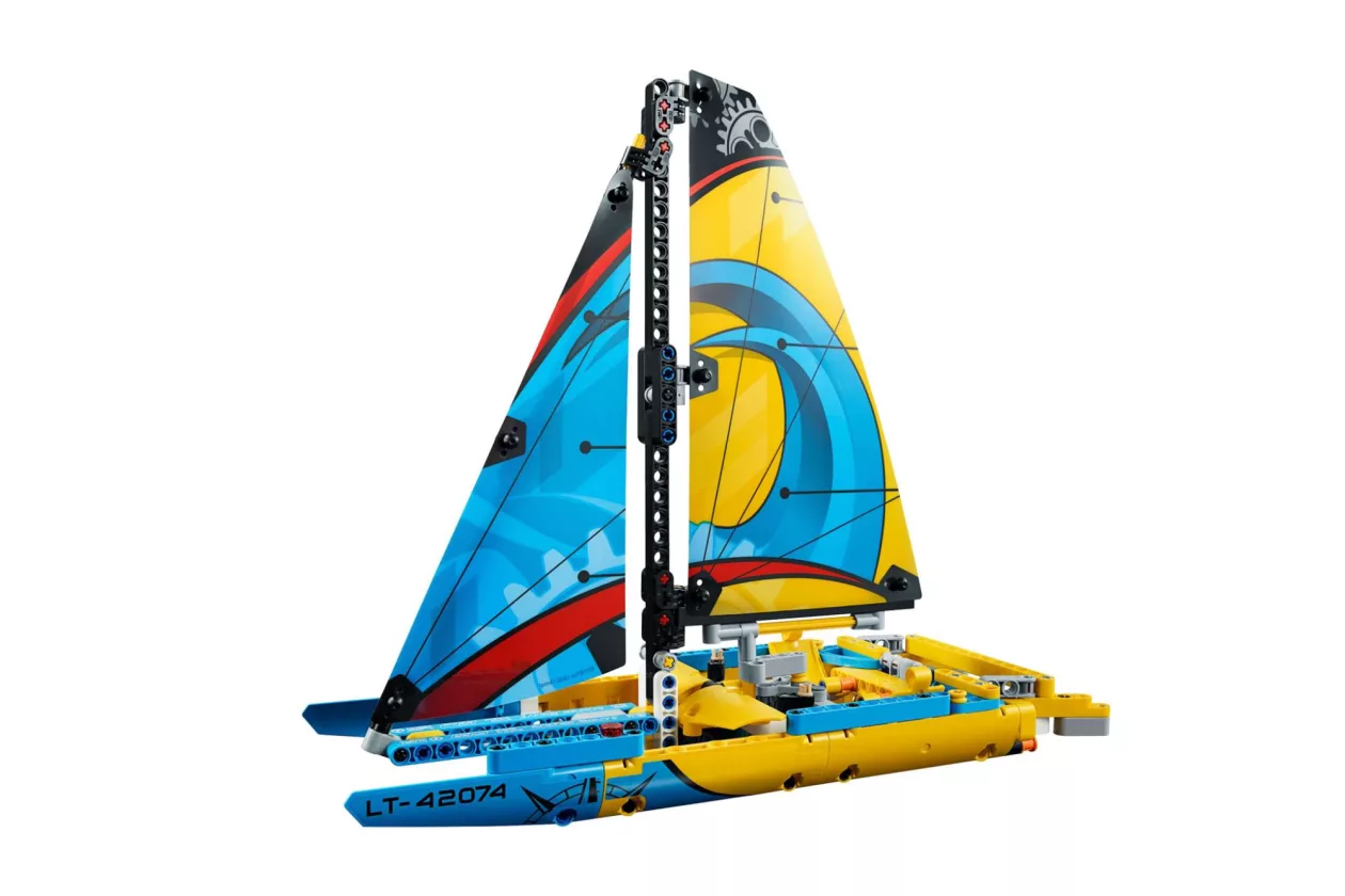 5 LEGO Technic Racing Yacht