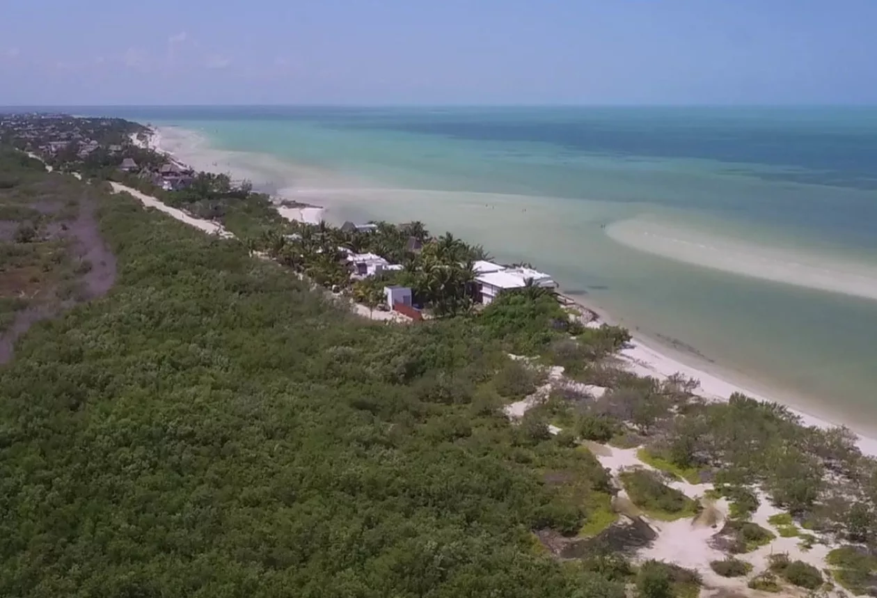Las Nubes Holbox