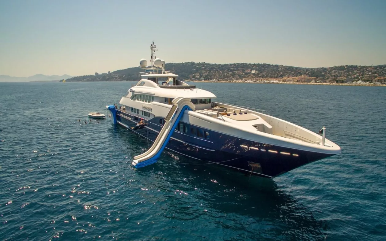 Yacht slides01