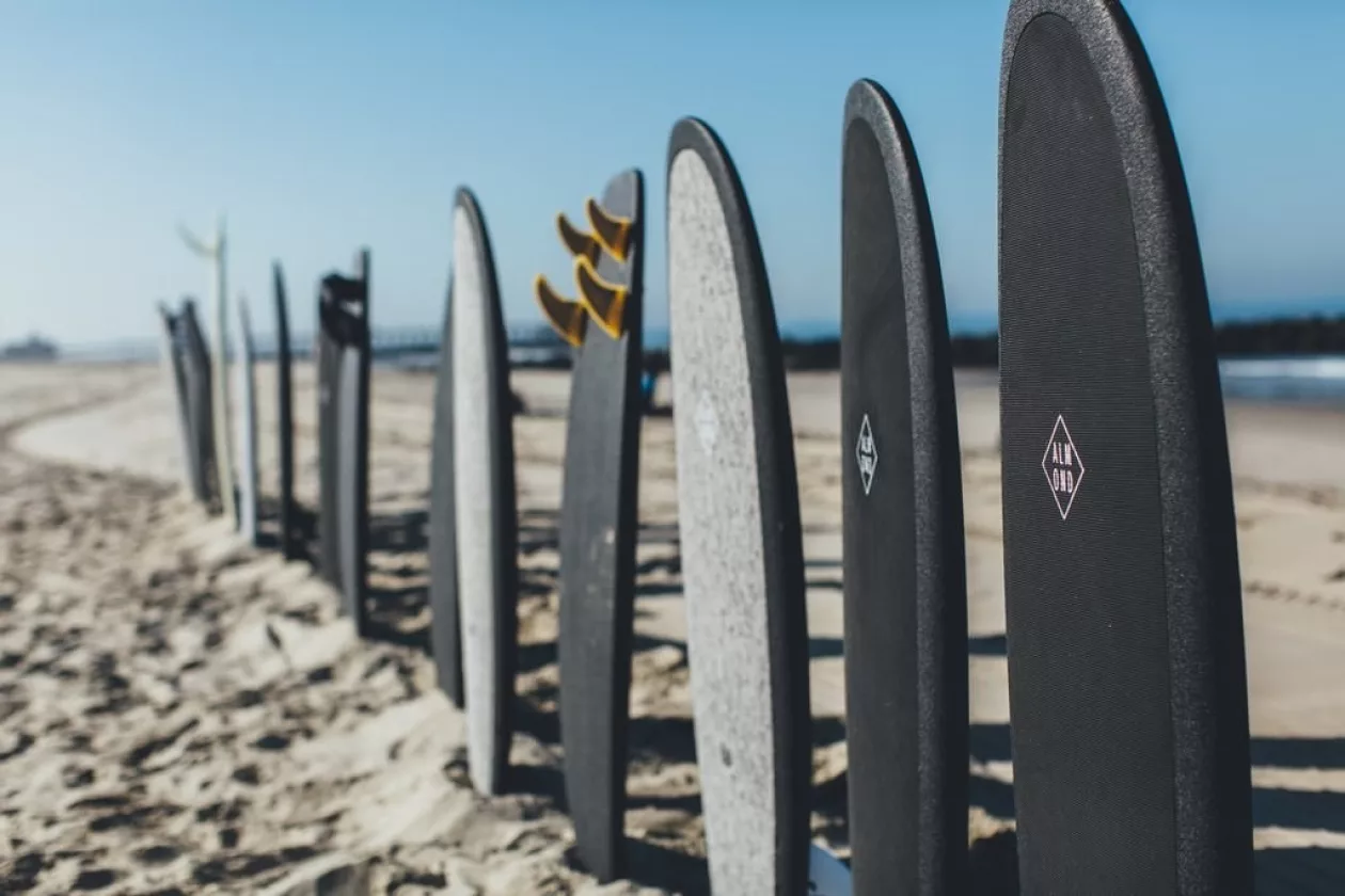 Almond surfboard01