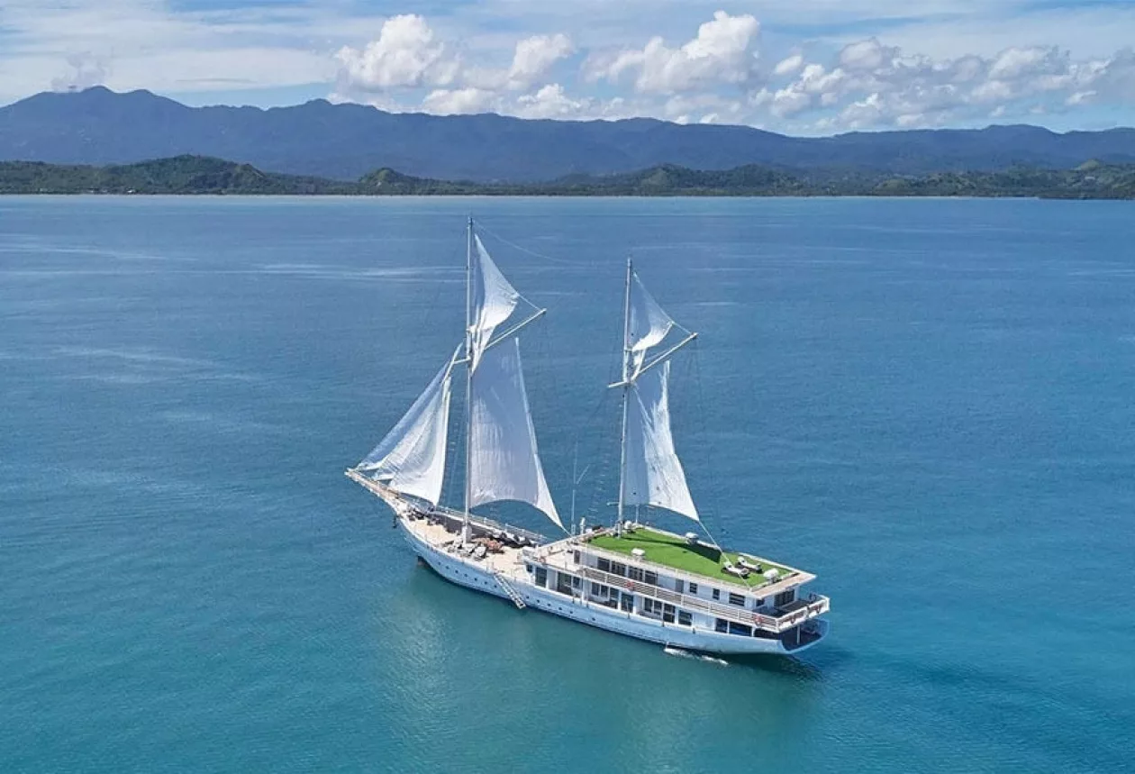 Luxurious Cruising Experience at Labuan Bajo 1