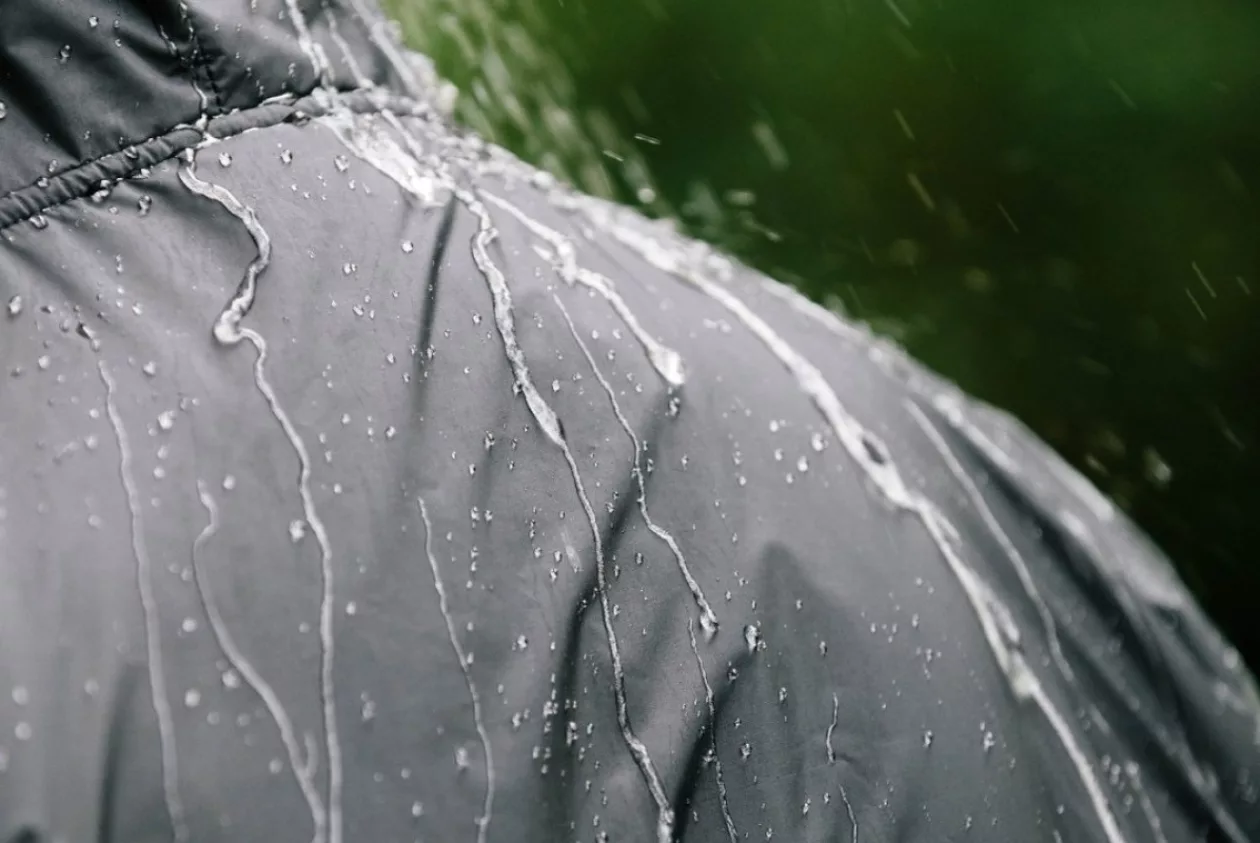 WATERPROOF CHANGING PONCHO 2