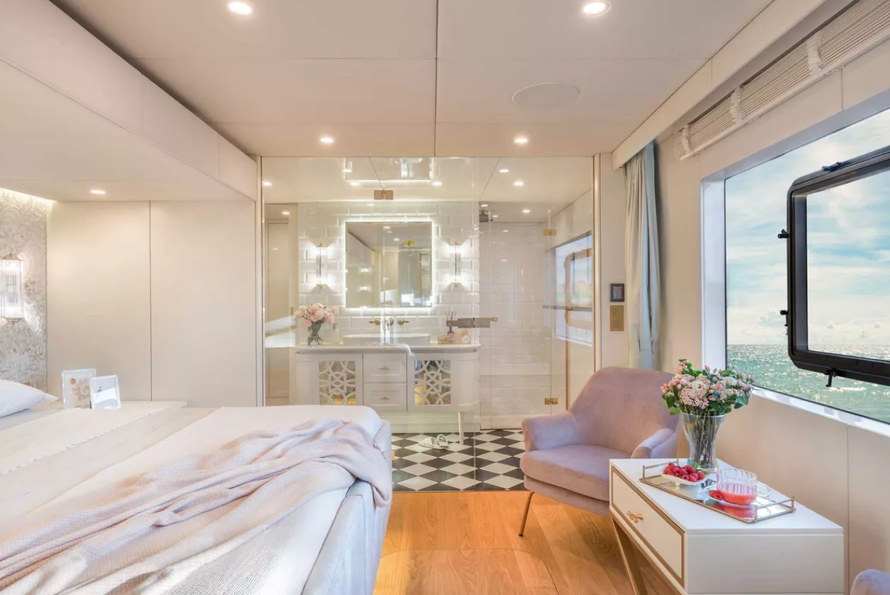 Sunreefs Lavish New 96 Foot Super Cat 4