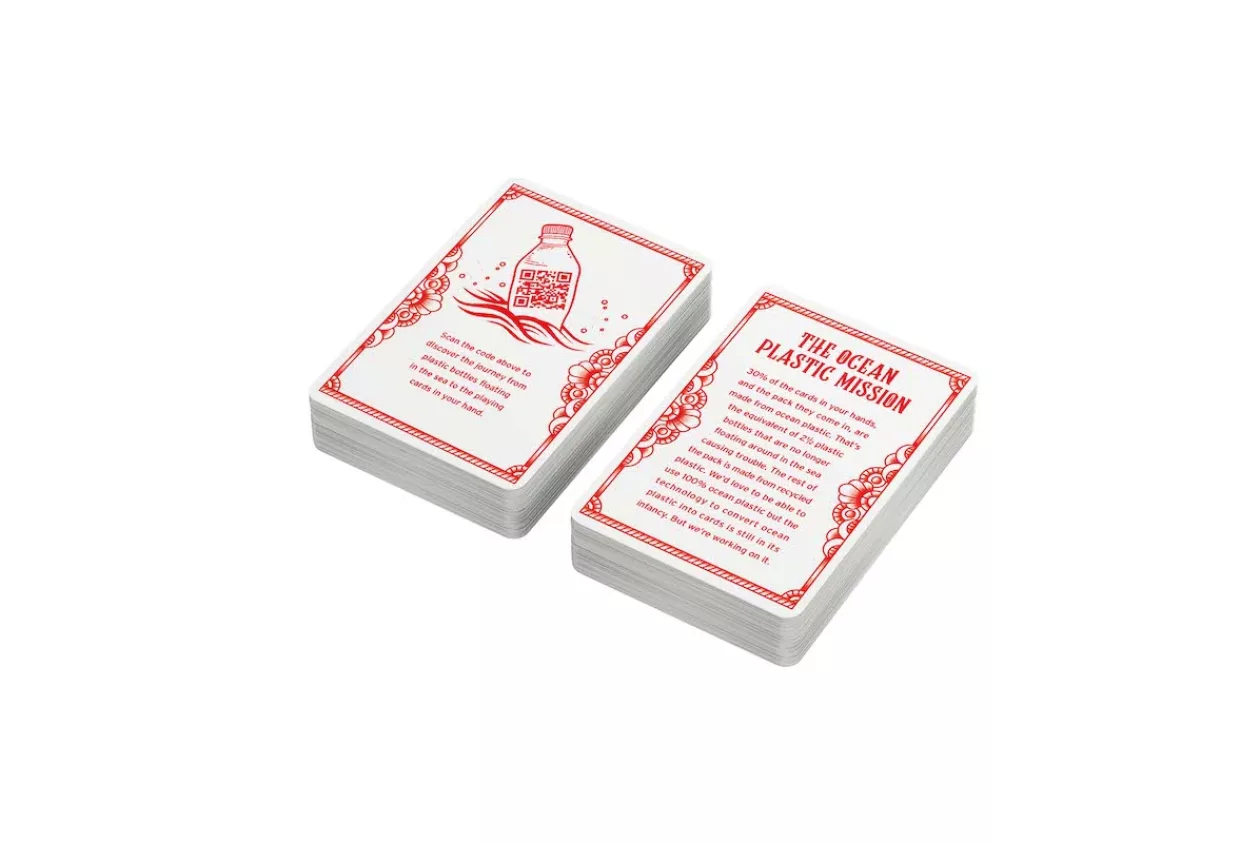 CARDS MADE OF OCEAN PLASTIC 1