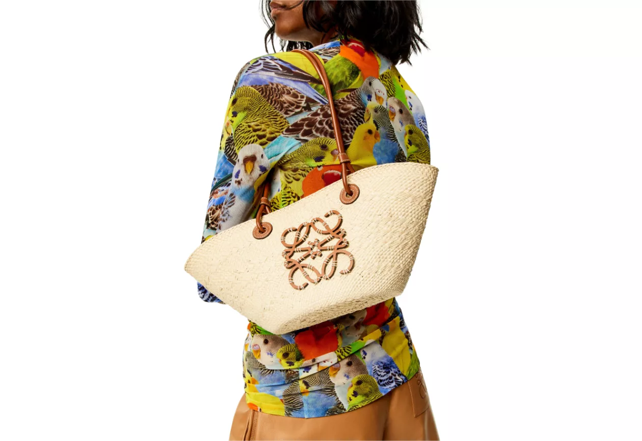 Small Anagram Basket bag in iraca palm and calfskin 2