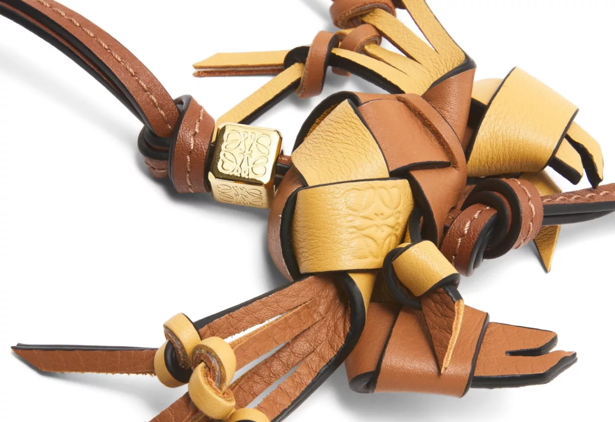 Crab charm in calfskin 1