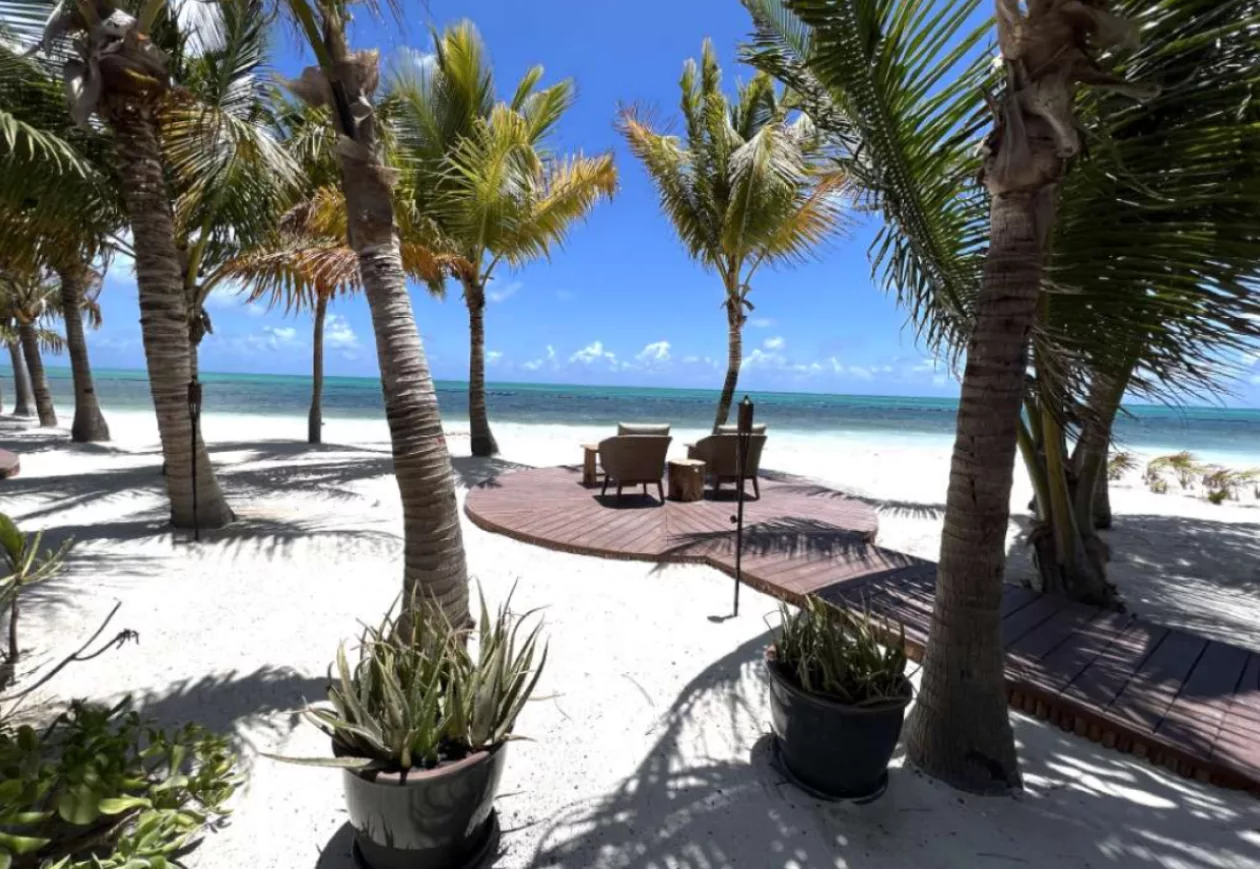 FOUR SEASONS CAYE CHAPEL RESORT 41