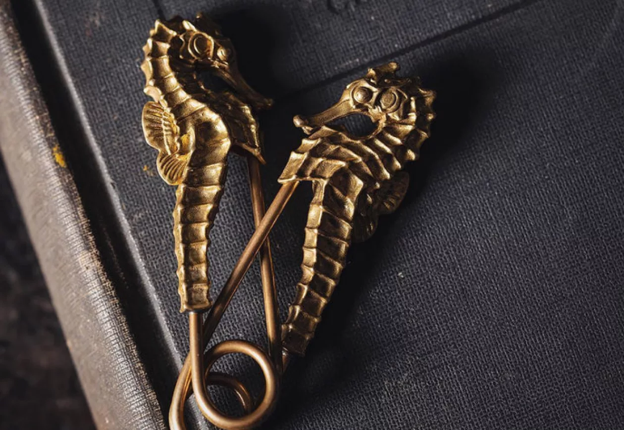 BRASS SEAHORSE PIN KEYCHAIN 3