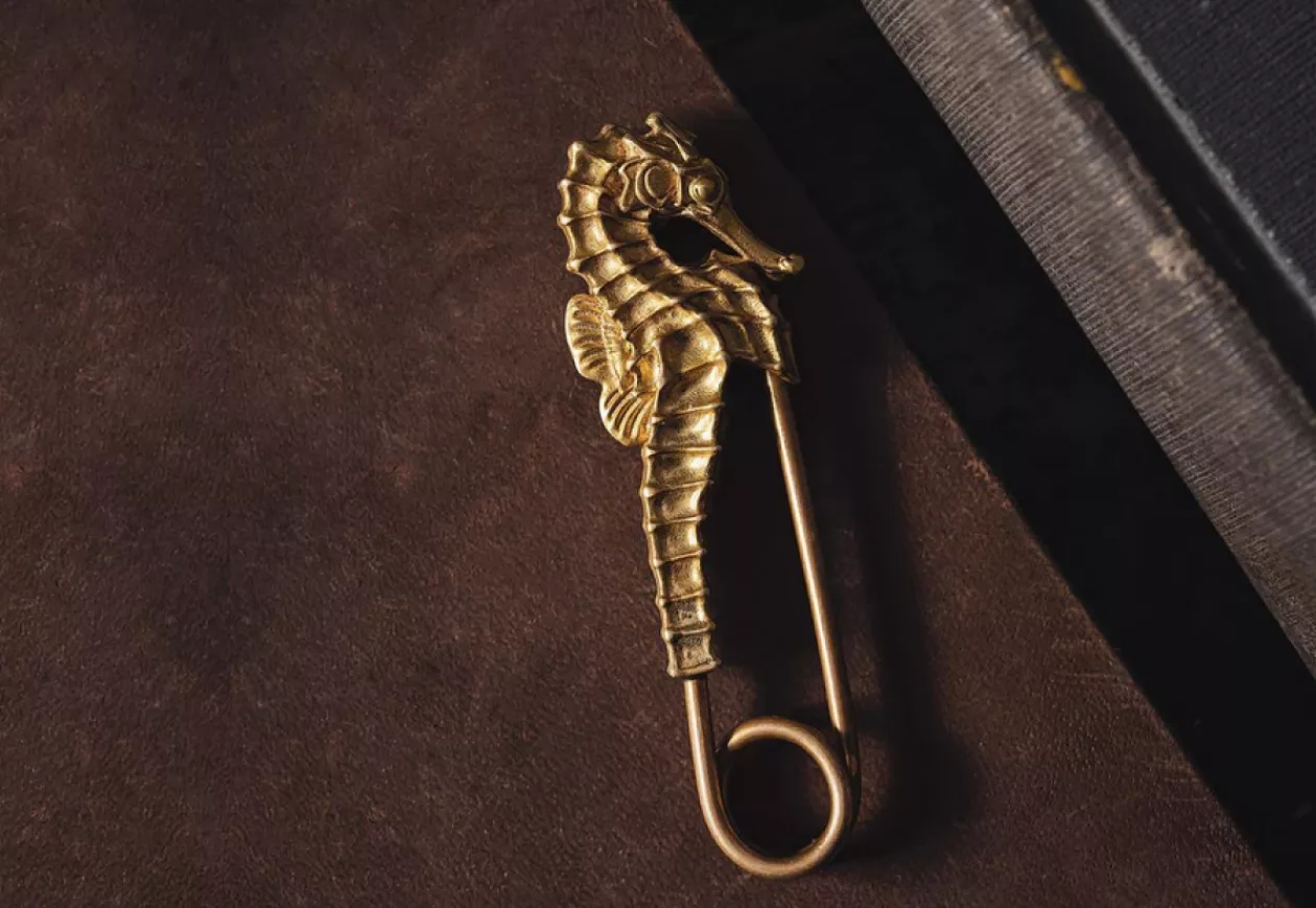 BRASS SEAHORSE PIN KEYCHAIN 4