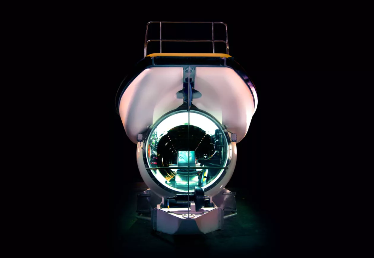 Triton Deep View 24 Submarine 1