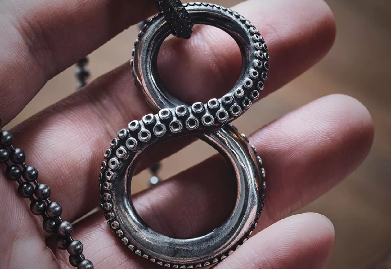 SILVER OCTOPUS INFINITY PENDANT 1
