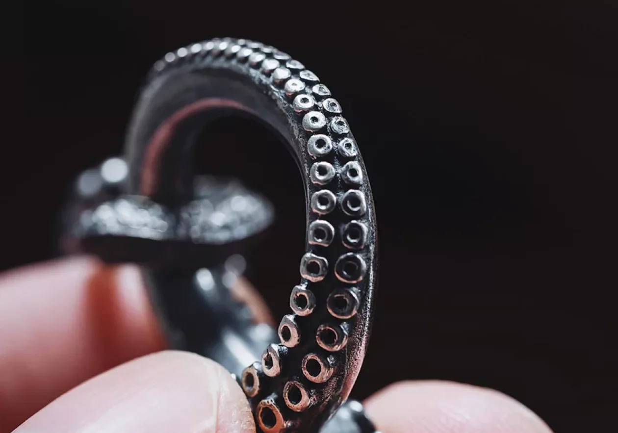 SILVER OCTOPUS INFINITY PENDANT 5