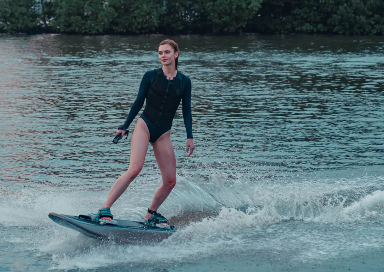 A New Way To Surf Wtih The Kinetic Option Jet Surfboard 1
