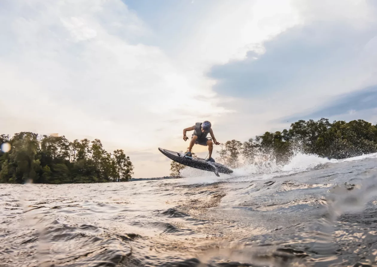 A New Way To Surf Wtih The Kinetic Option Jet Surfboard 3