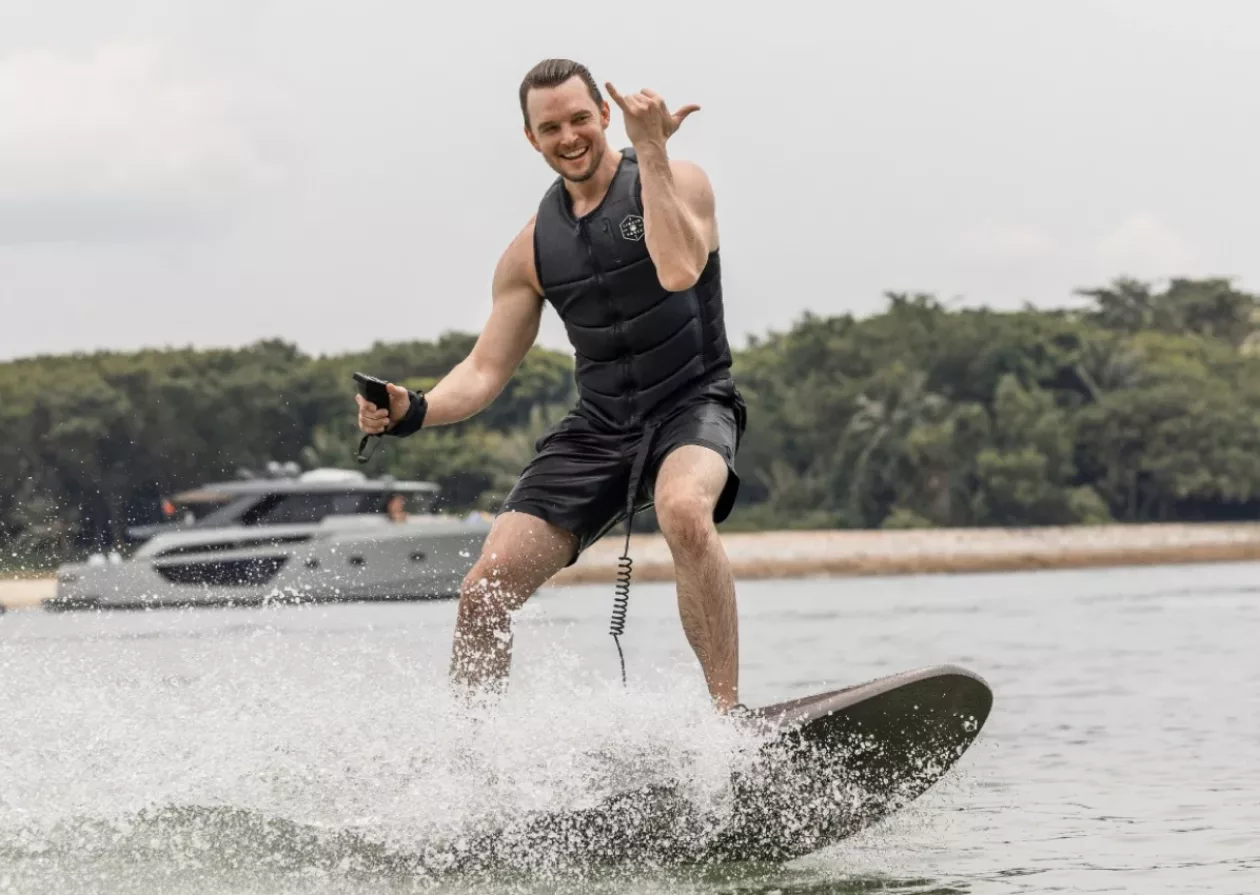 A New Way To Surf Wtih The Kinetic Option Jet Surfboard 4