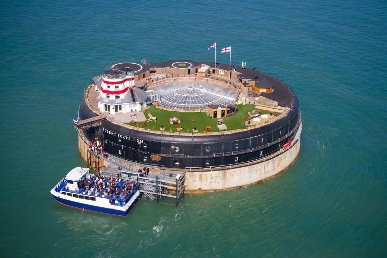 Spitbank fort hotel 01