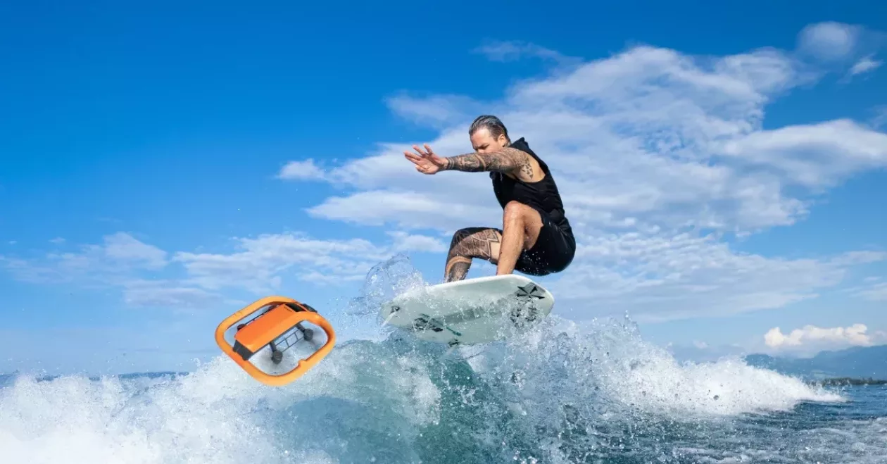 HOVER Air AQUA The Worlds First Fully Waterproof Self Flying Camera 01