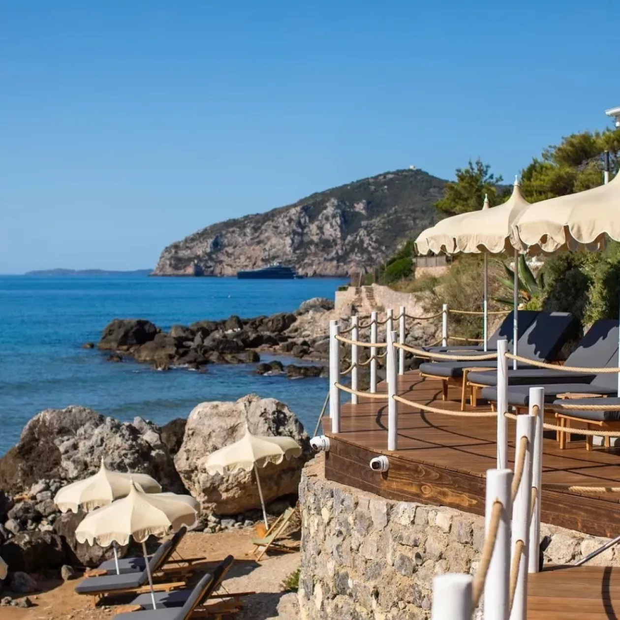 Isolotto Beach Club Tuscan Seaside Vignettes in Pure Coastal Elegance 04