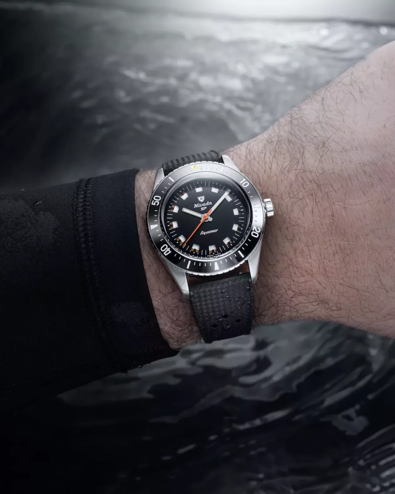 Nivada Grenchen Antarctic Diver Aquamar Vintage Depth with Living Lume 02