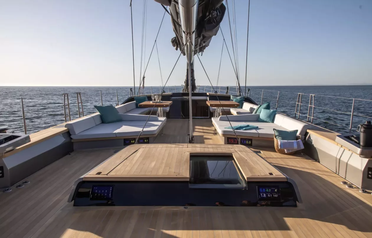 SW108 Gelliceaux A New Horizon in Hybrid Superyacht Luxury 5