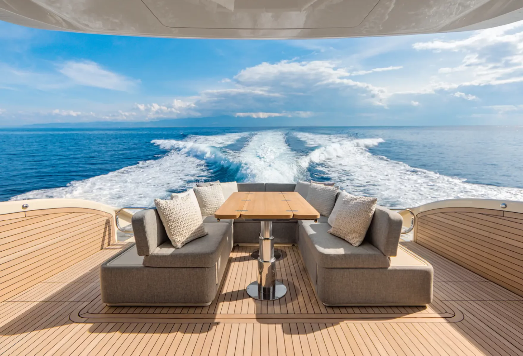 Invictus ST550 Italian Elegance Reimagined in Sea Bound Space 06