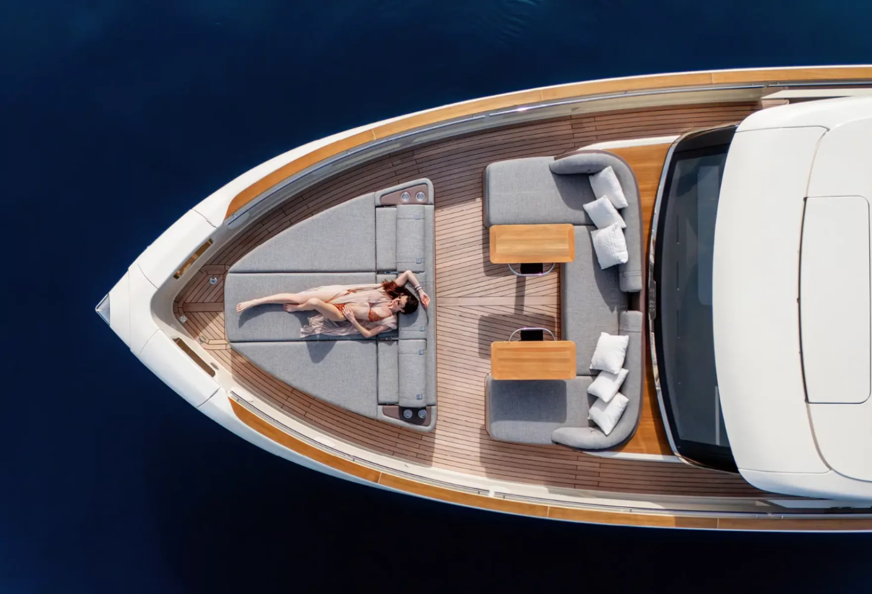 Invictus ST550 Italian Elegance Reimagined in Sea Bound Space 08