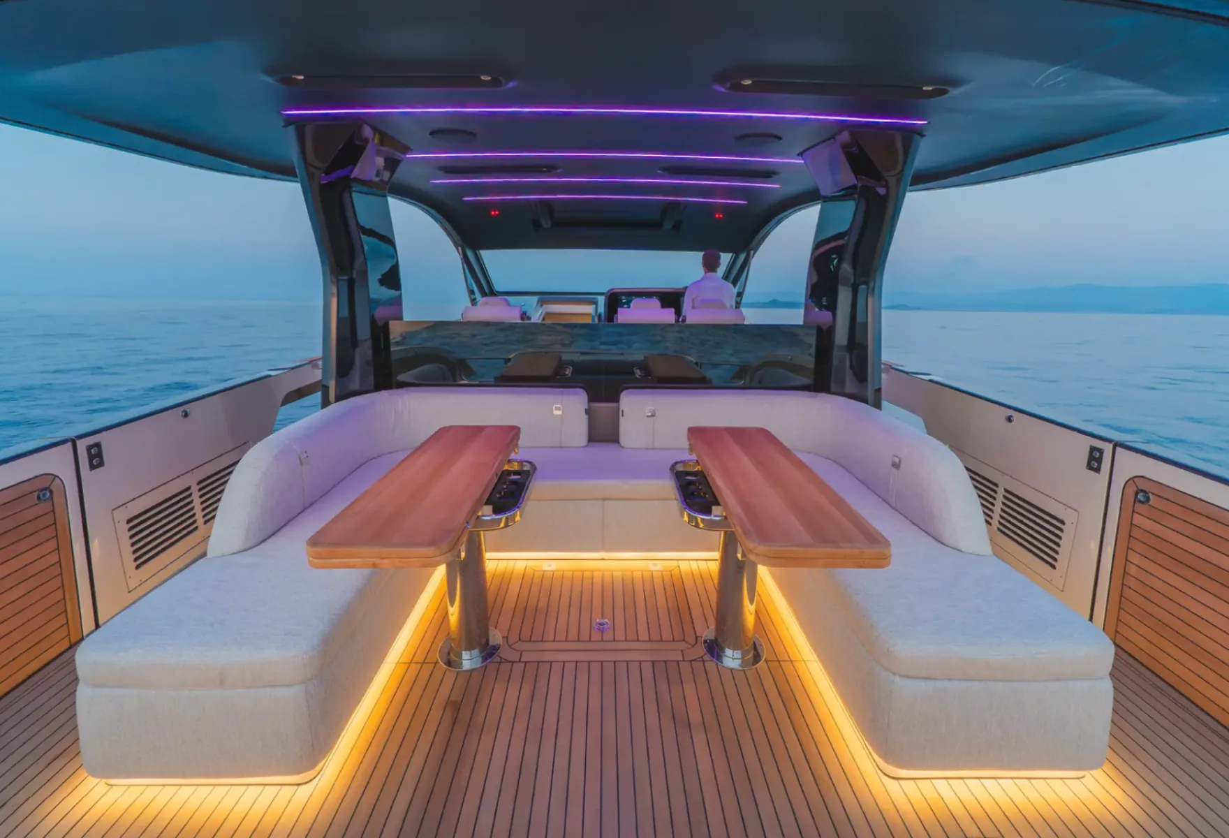 Invictus TT550 The Flagship of Refined Open Air Freedom 02