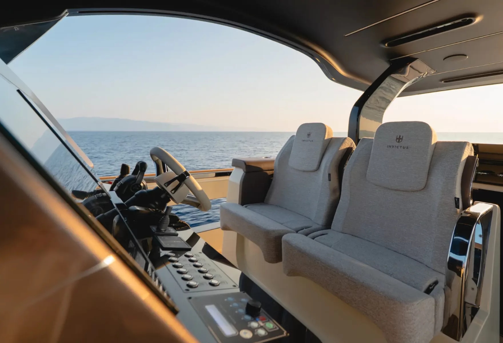 Invictus TT550 The Flagship of Refined Open Air Freedom 03