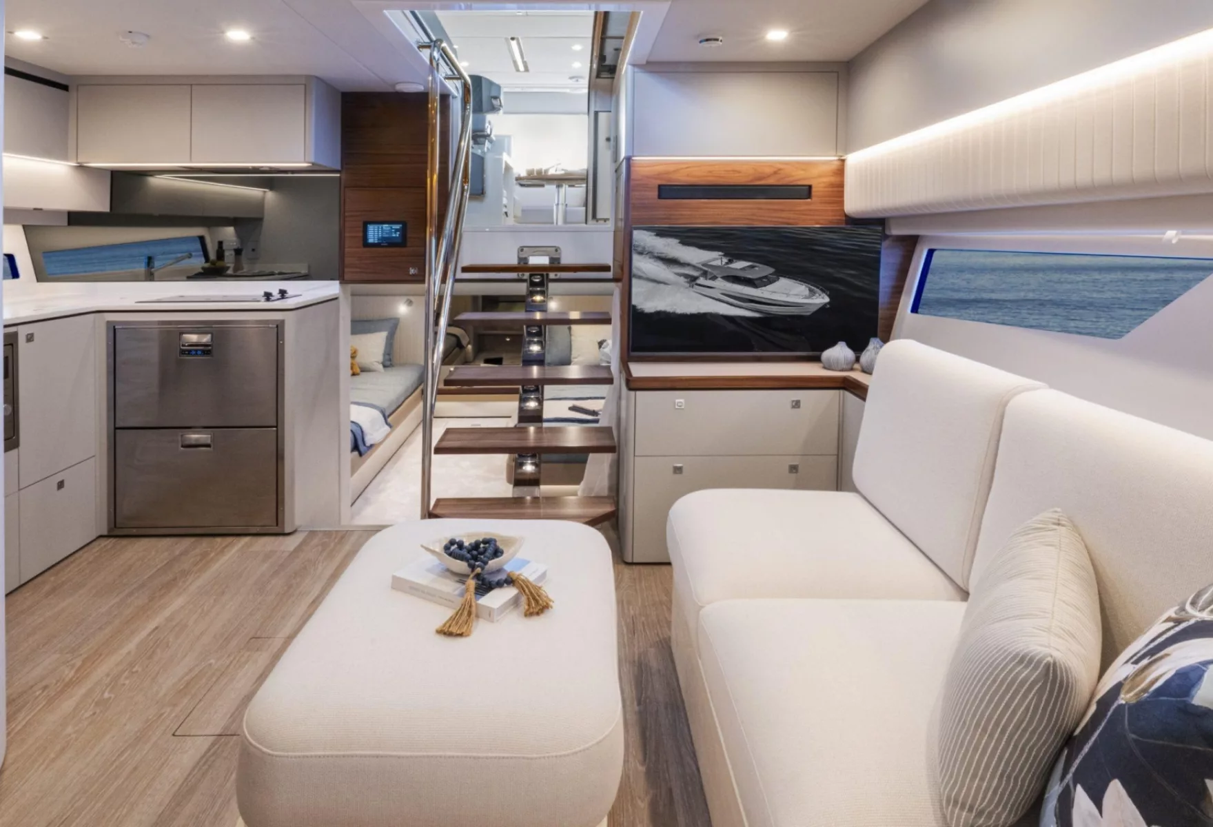 Riviera 4300 Sports Express Where Luxury Meets Adventure 07