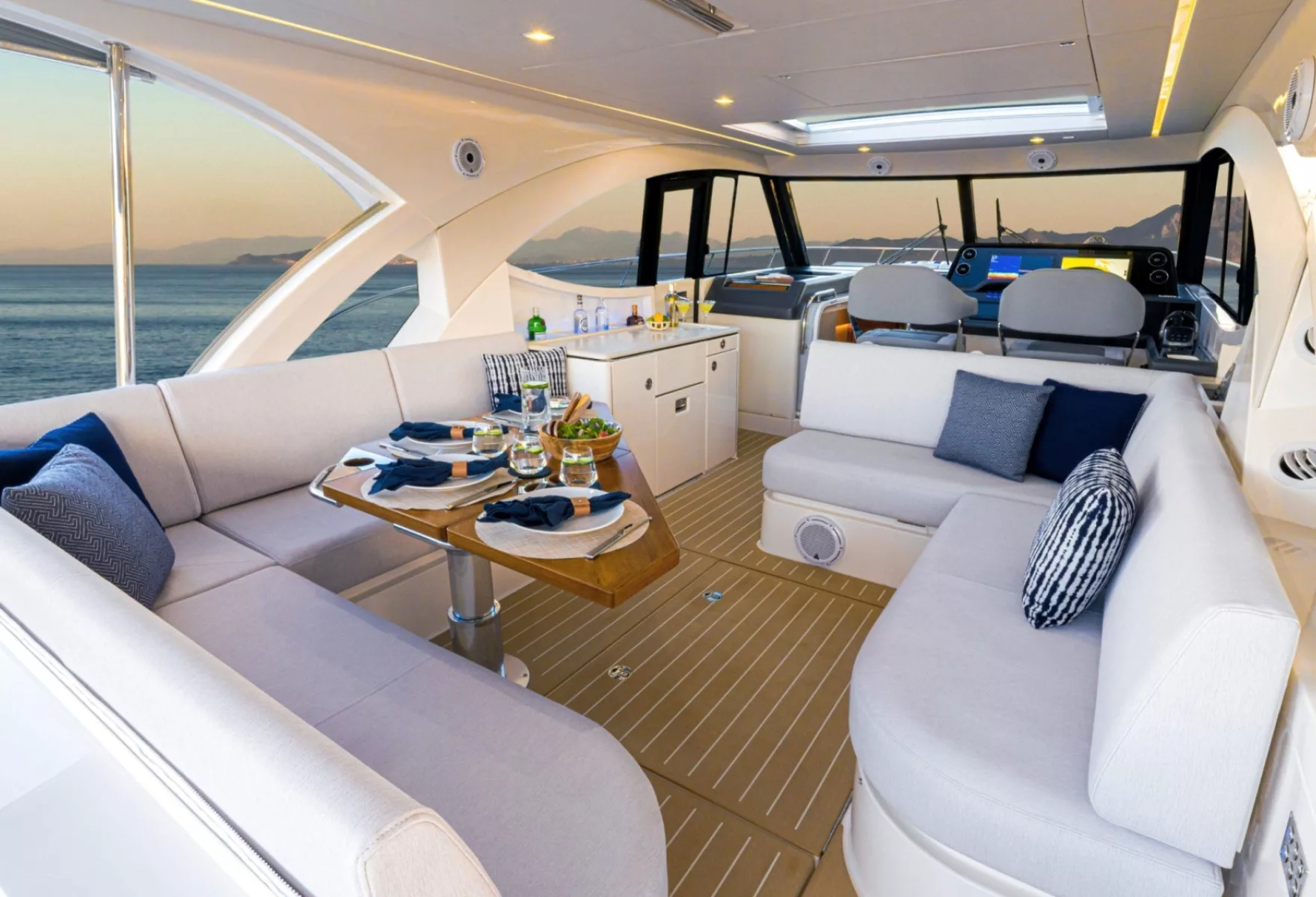 Riviera 4300 Sports Express Where Luxury Meets Adventure 03