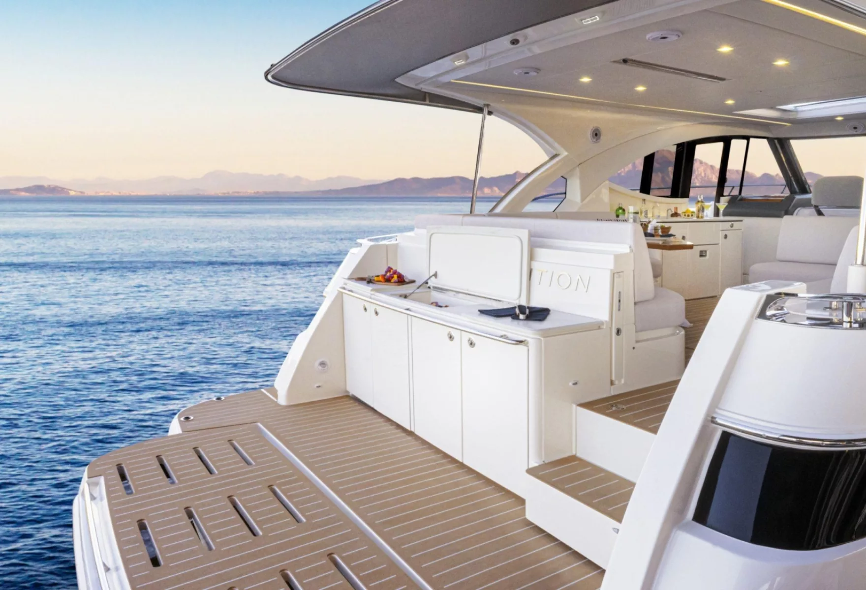 Riviera 4300 Sports Express Where Luxury Meets Adventure 02