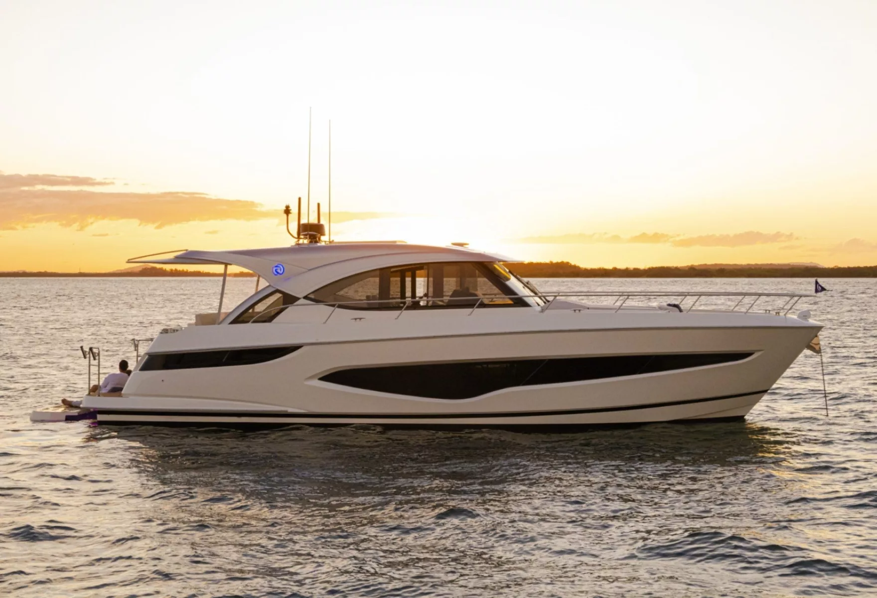 Riviera 4300 Sports Express Where Luxury Meets Adventure 09