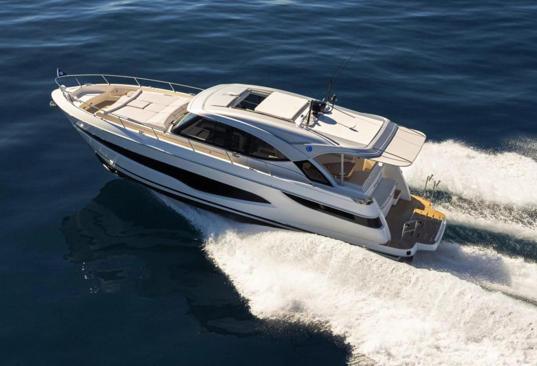 Riviera 4300 Sports Express Where Luxury Meets Adventure 01