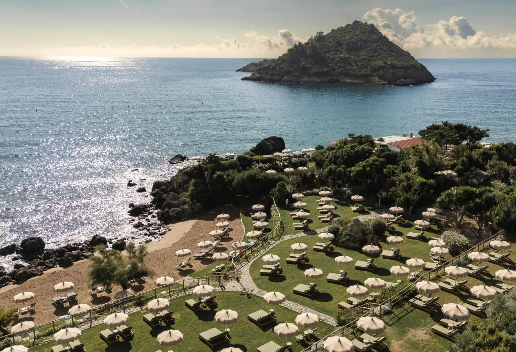 Isolotto Beach Club Tuscan Seaside Vignettes in Pure Coastal Elegance 02