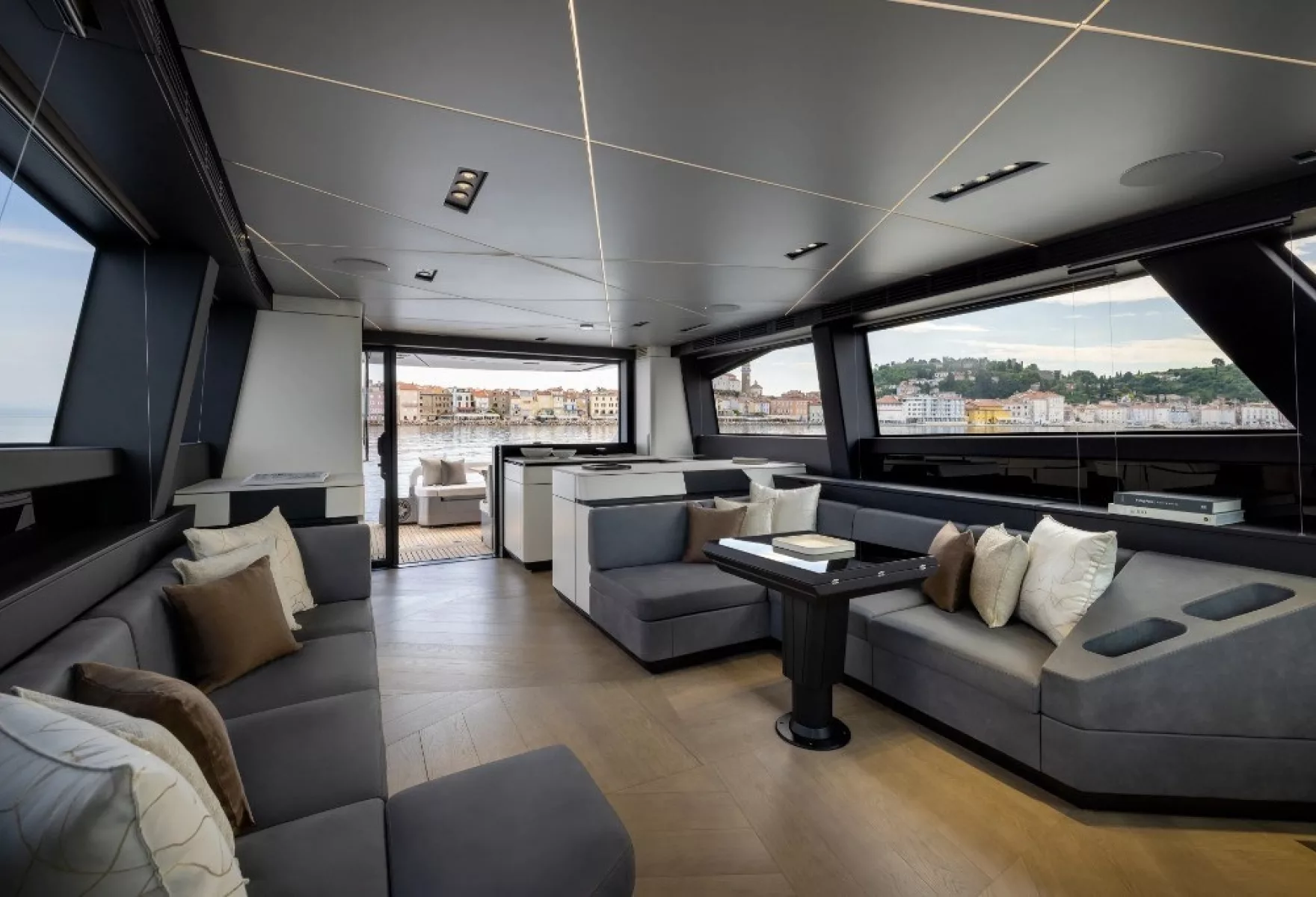 Pershing GTX70 Power Elegance and Open Air Freedom 07