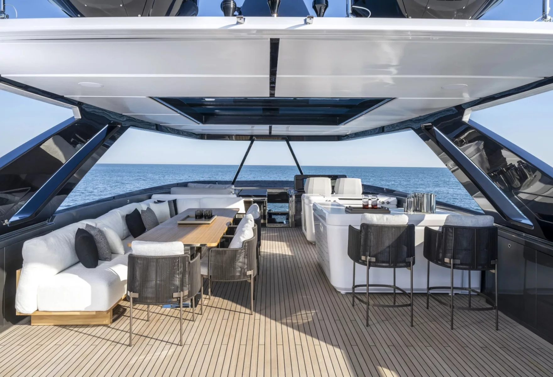 Ferretti Yachts 940 Grandeur Redefined on the Open Sea 05