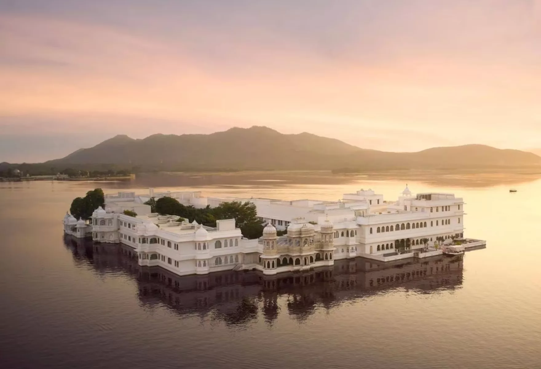 Taj Lake Palace Udaipur Heritage on the Water 01