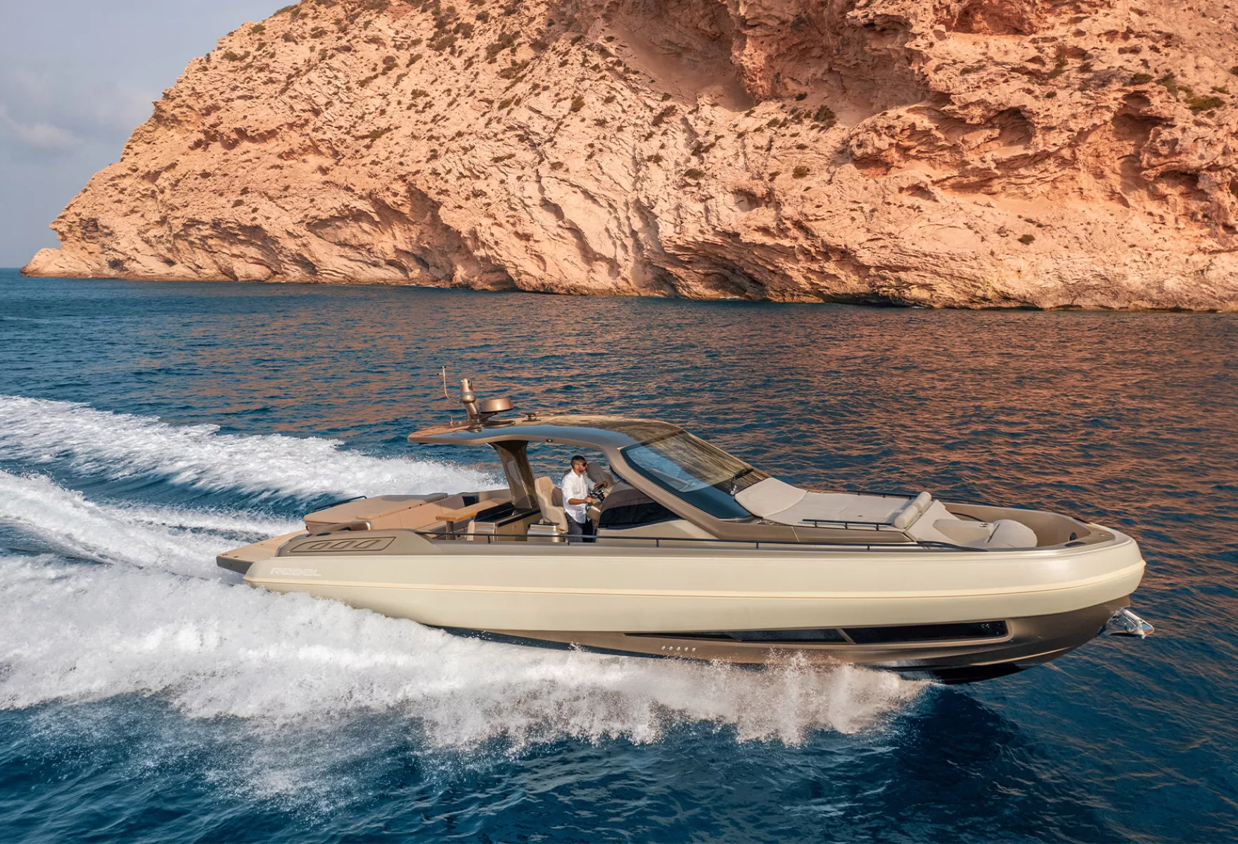 Sacs Rebel 47 Freedom and Power at Sea 01