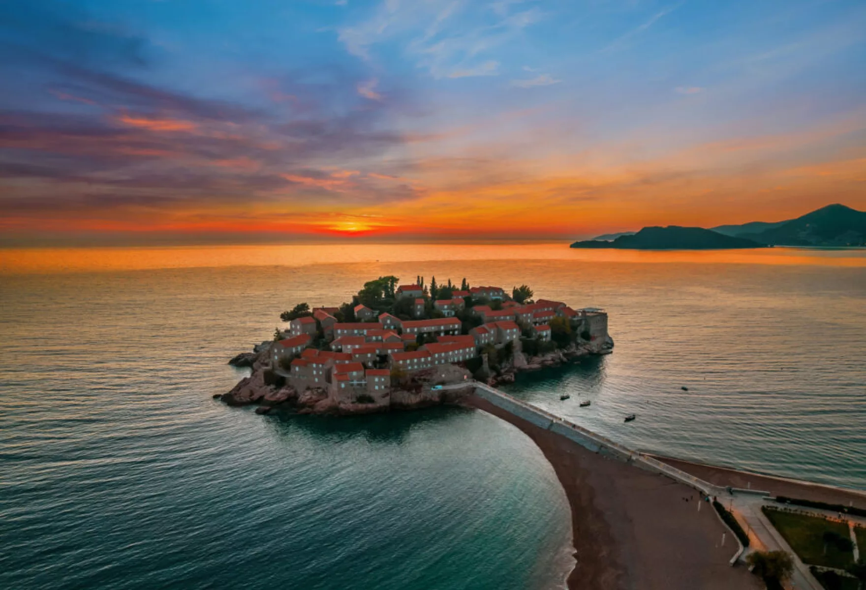 Villa Geba MICHELIN Key Boutique Hotel with Sveti Stefan Views 06