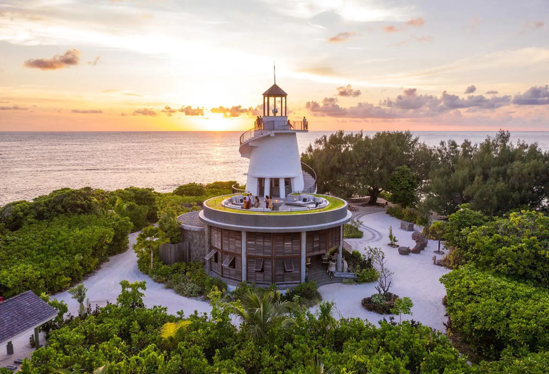 09 THE DESROCHES SUITE