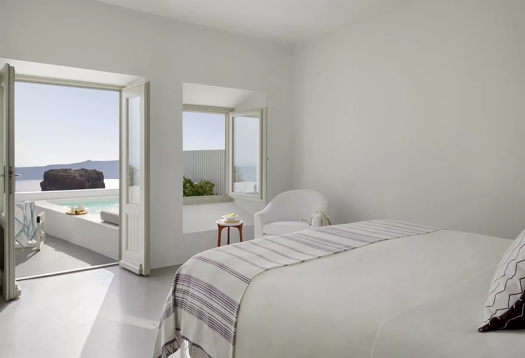 Grace Hotel Santorini Cliffside Elegance Above the Aegean 02