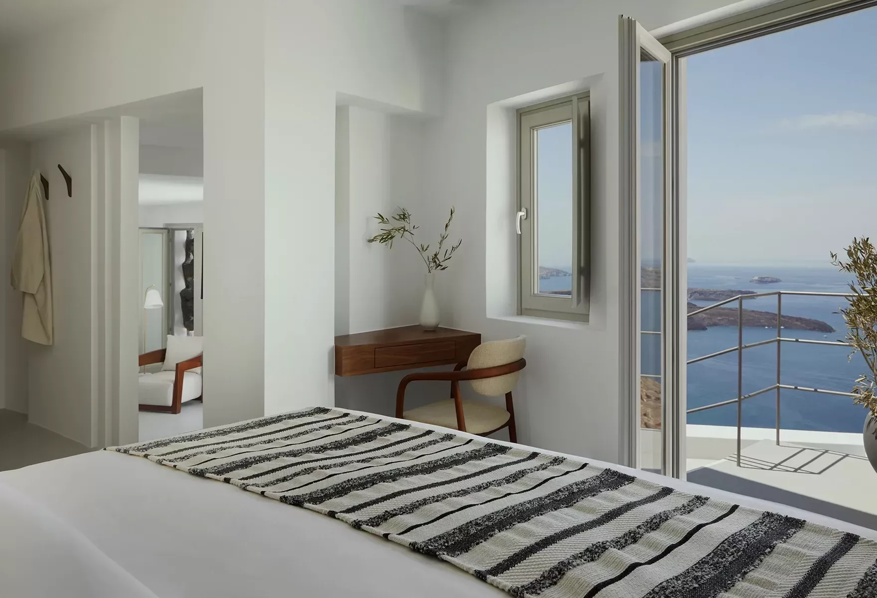 Grace Hotel Santorini Cliffside Elegance Above the Aegean 03
