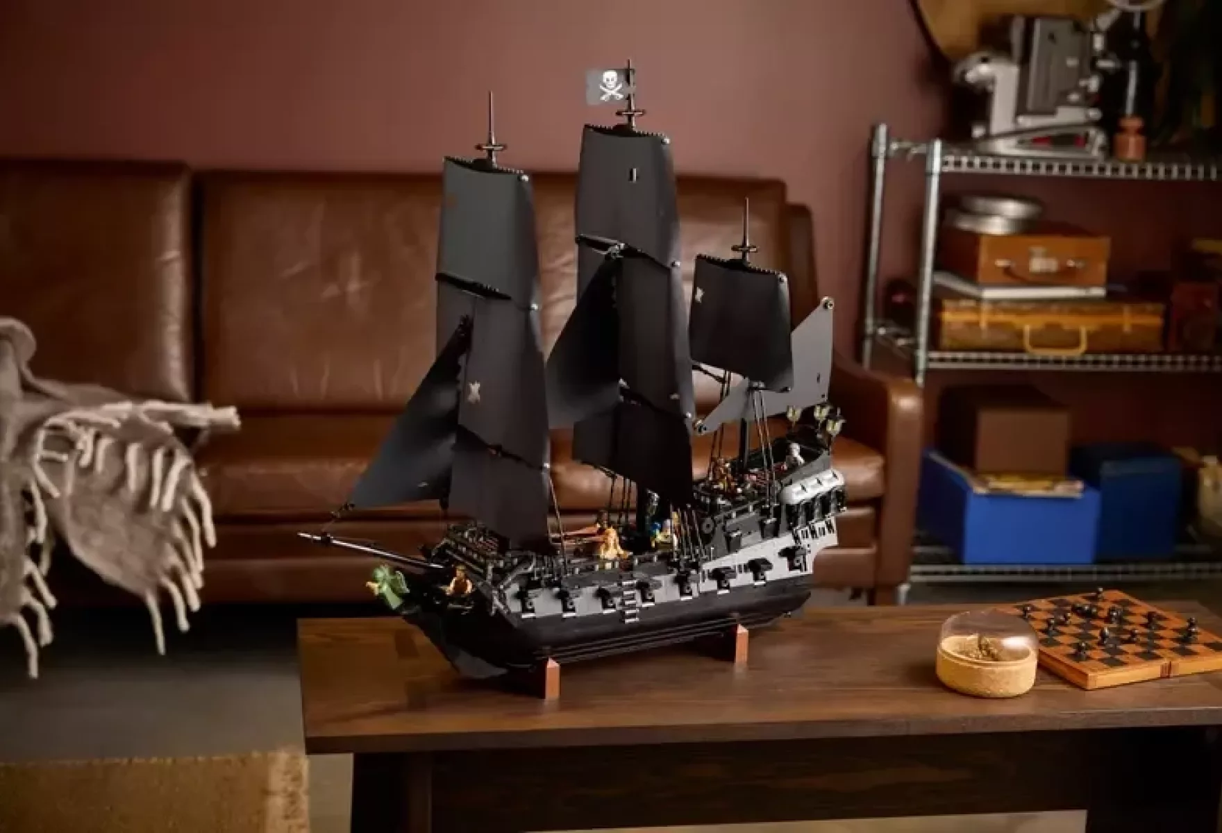 LEGO Captain Jack Sparrows Pirate Ship 01