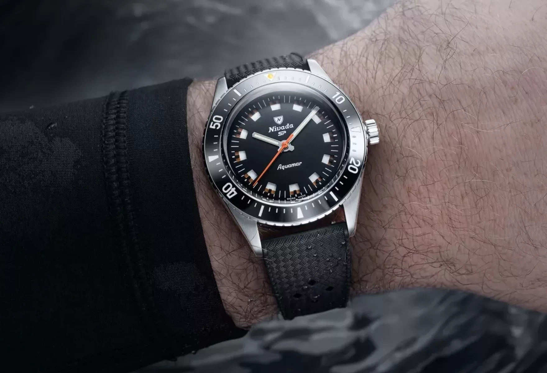 Nivada Grenchen Antarctic Diver Aquamar Vintage Depth with Living Lume 02