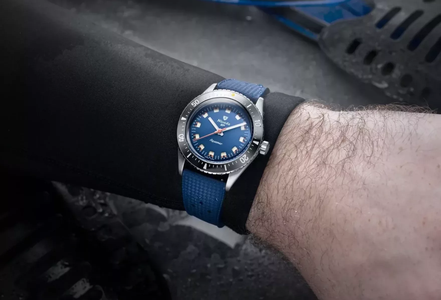 Nivada Grenchen Antarctic Diver Aquamar Vintage Depth with Living Lume 04