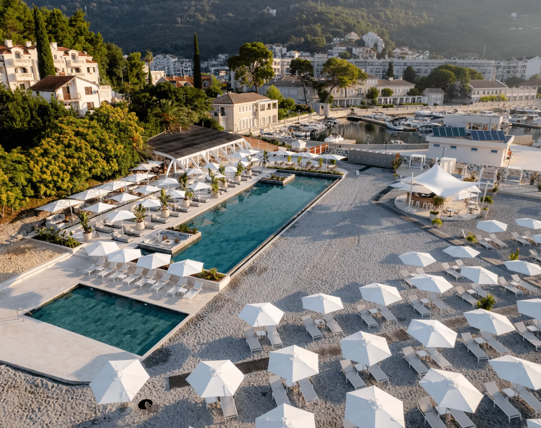 Lazure Hotel Marina 04 min