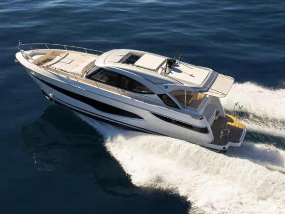 Riviera 4300 Sports Express Where Luxury Meets Adventure 01