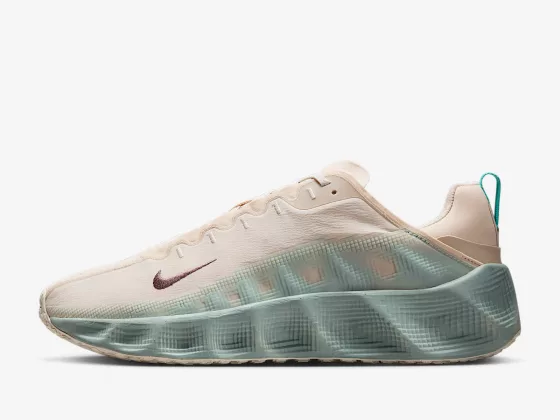 Nike Ava Rover 01