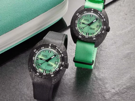 Doxa SUB 300 Carbon Seafoam 02